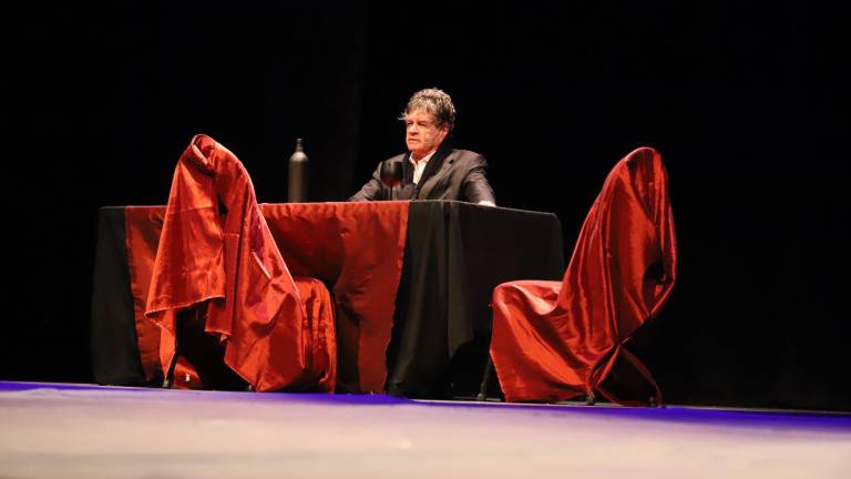 Entre latidos y abismos Alejandro Camacho estremece a Mazatlán con El Teatro del Terror