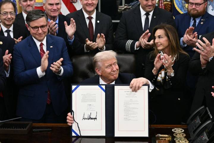 Esta es la ley que firmó Donald Trump para poner fin al cierre de gobierno