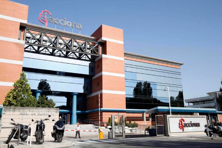 El juez cita como investigados a tres exdirectivos de Acciona