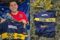 El uruguayo que encontró la camiseta homenaje a Russo se la entregó al hijo del DT