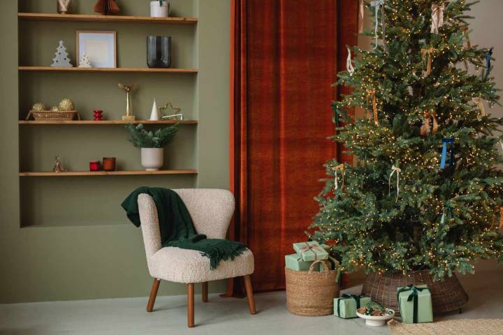 8 Holiday Decorating Tricks That Make a Small Space Feel Magical