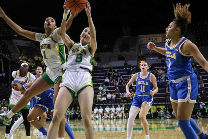 Knee injury ends season for Oregon women's guard