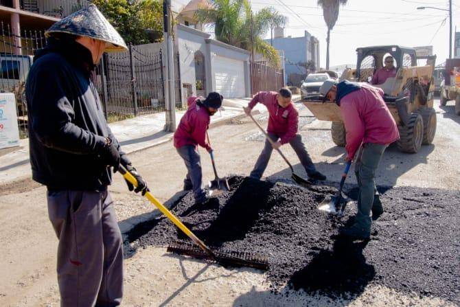 Anuncian bacheo emergente en zonas de alta circulación