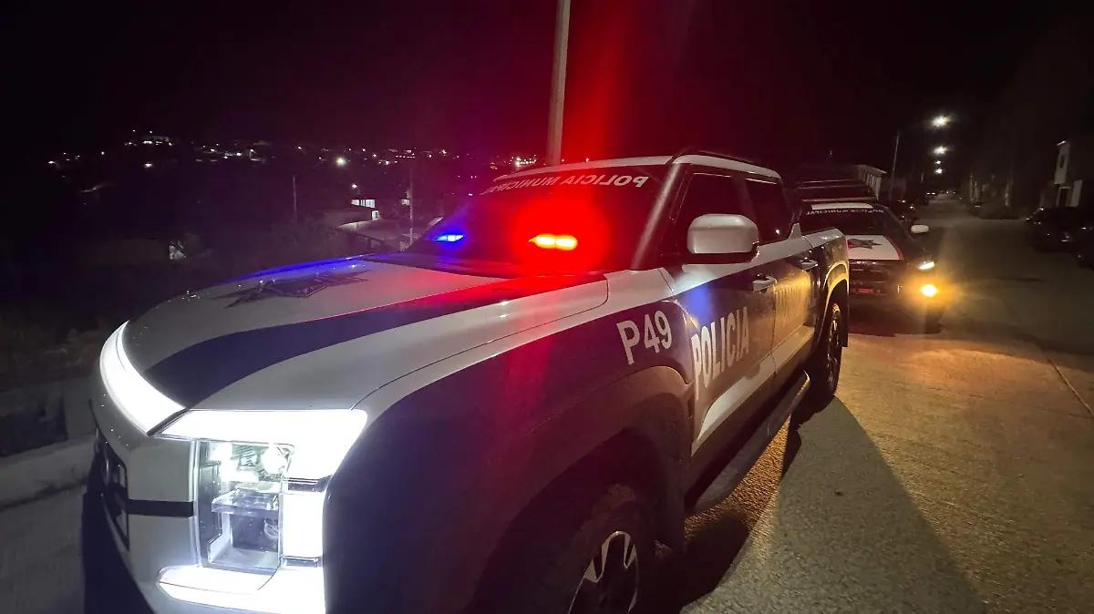 Roban con violencia vehículo en vía Parral–Matamoros; víctima fue encañonada y abandonada en la carretera