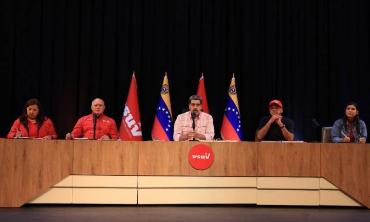 Maduro: El PSUV está preparado para vencer en defensas de la paz