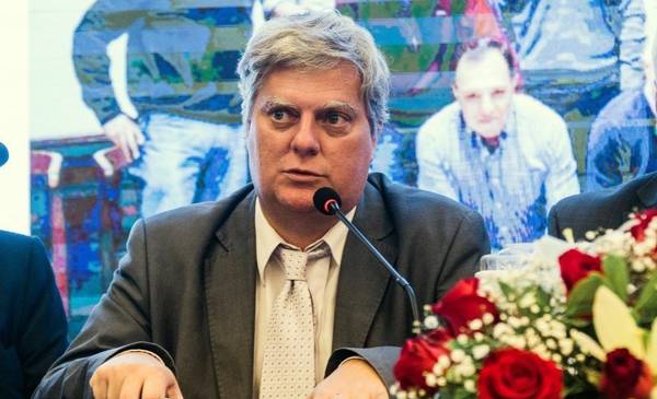 Desde la UIA exigen "un plan productivo y con formación laboral"