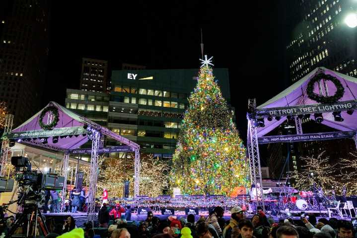 Detroit’s annual tree lighting ceremony draws massive crowds