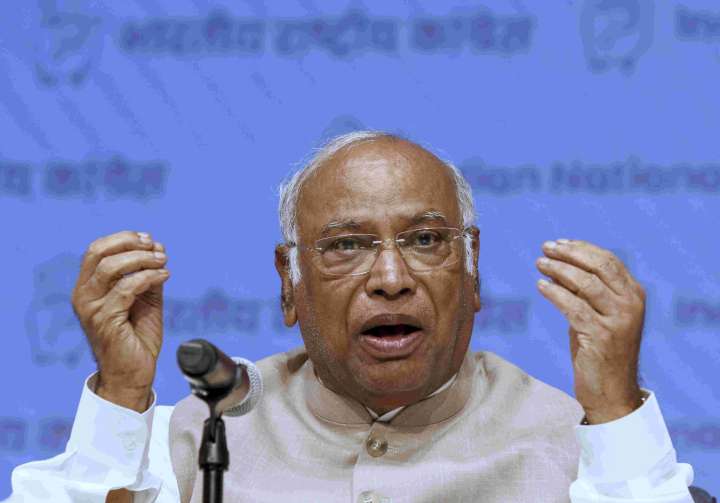 Nehru's contributions sought to be denied, denigrated, distorted by PM: Congress