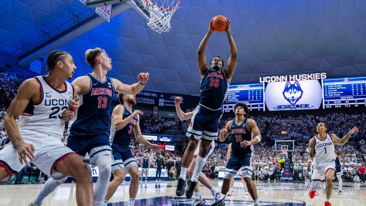 Jaden Bradley scores 21 points to lead No. 4 Arizona past No. 3 UConn 71