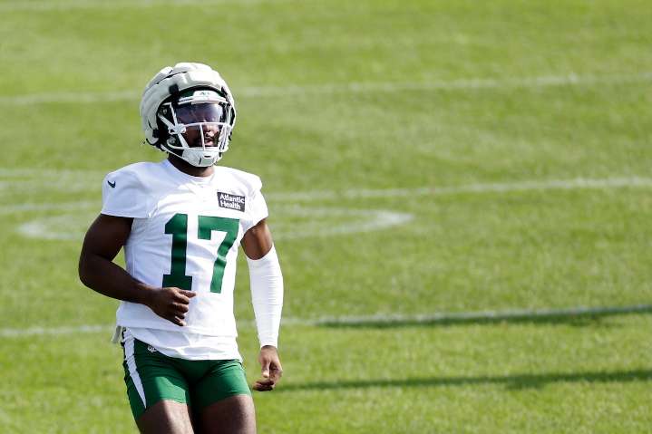 Jets player critically wounded in New York shooting