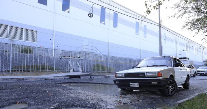 Cita Guadalupe a empresa por descarga de agua que afecta importante avenida