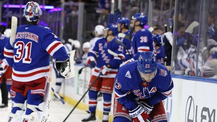 Rangers lose to Lightning, stumble to 2