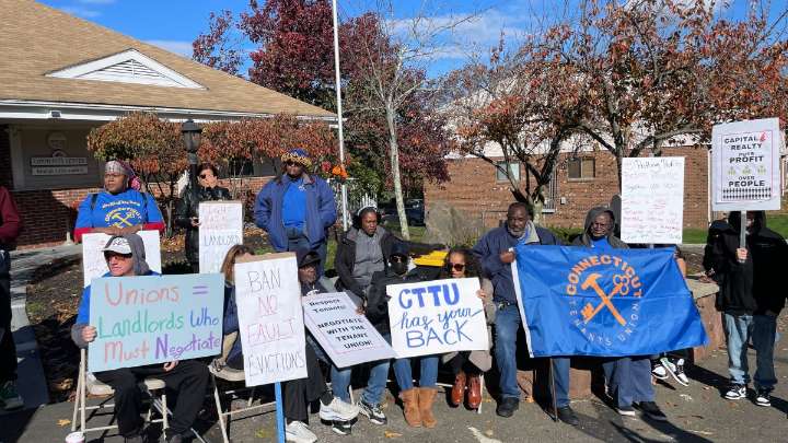 New Haven residents question new tenant union at Sunset Ridge Apartments