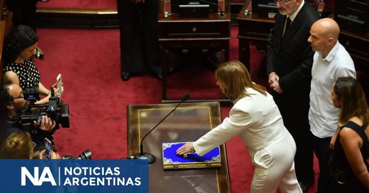 Senado: Villarruel le tomó juramento a los nuevos legisladores con Karina Milei en el palco