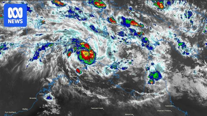 What are the chances of a cyclone hitting Darwin and the NT coast this week?