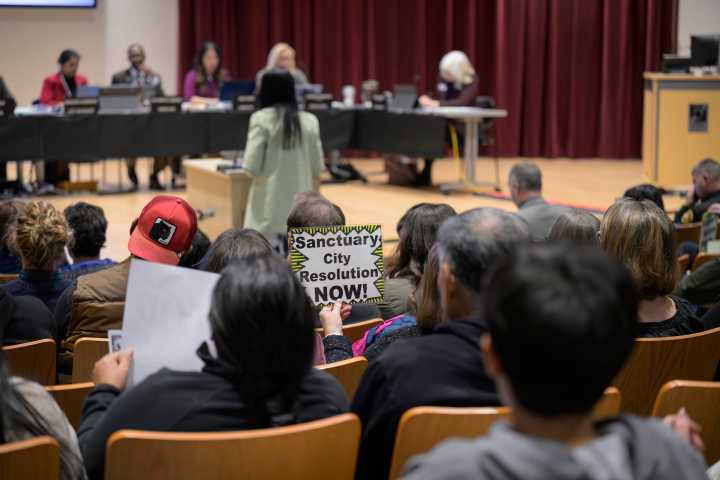 City council moves toward declaring state of emergency over increased ICE arrests