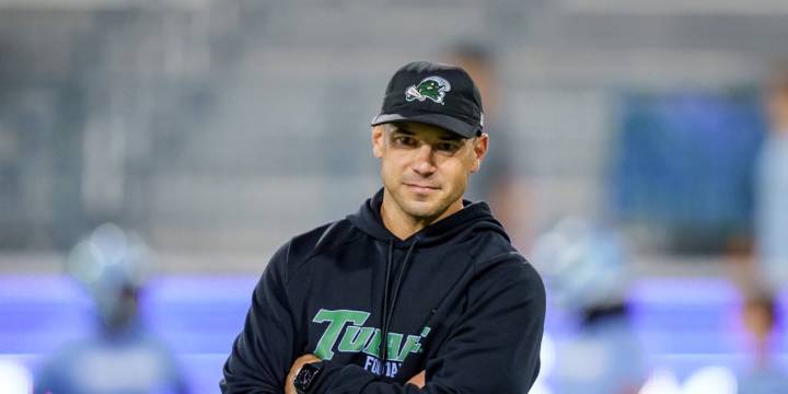 Florida is finalizing a deal to hire Tulane’s Jon Sumrall as head coach, AP source says