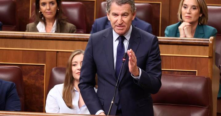 Feijóo acusa a Sánchez de hacer de Ferraz una "cloaca" y haberla llevado a La Moncloa