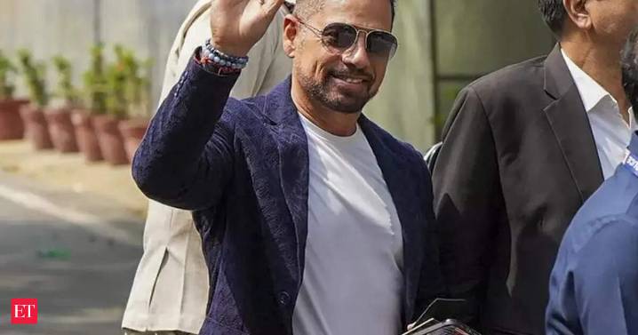 Congress stands united, won't split: Robert Vadra