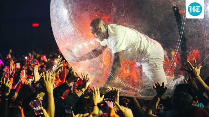 Did Akon roll through crowd in a bubble so that fans could not pull his pants?