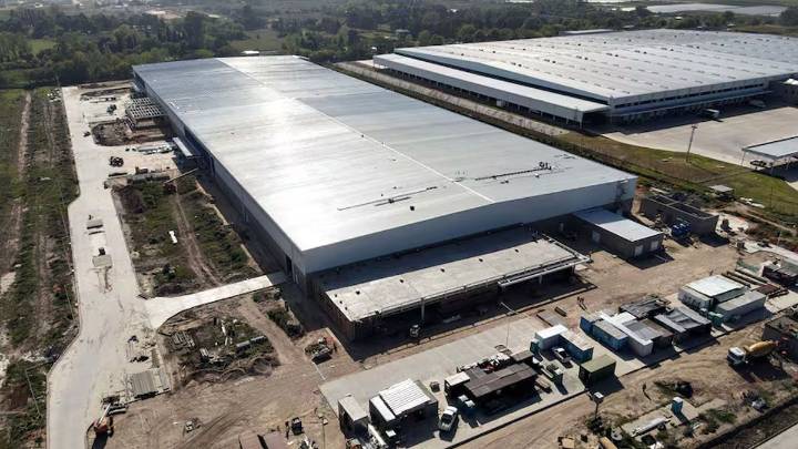 De manera sorpresiva, Whirlpool cerró su planta de Pilar y despidió a 220 trabajadores