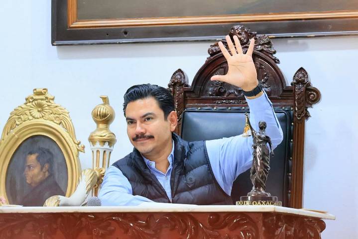 Ray Chagoya reconoce esfuerzo del personal municipal en días de Muertos