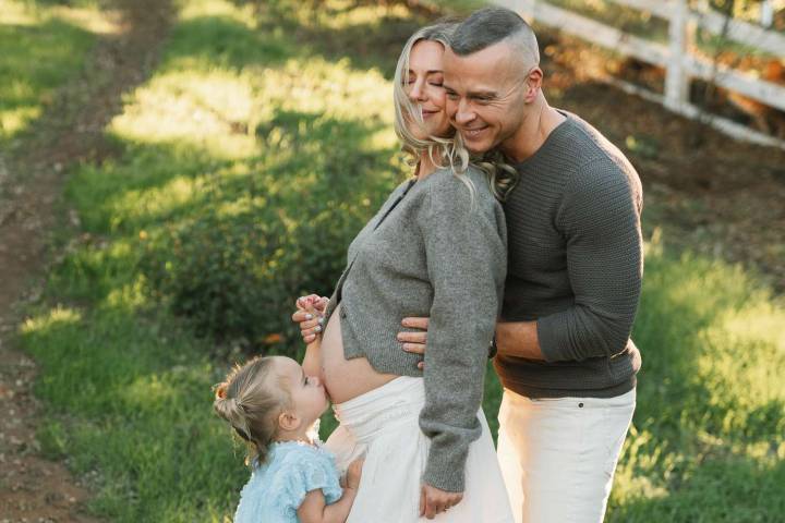 Joey Lawrence, Pregnant Samantha Cope Reveal Sex of Baby No. 2, a Boy