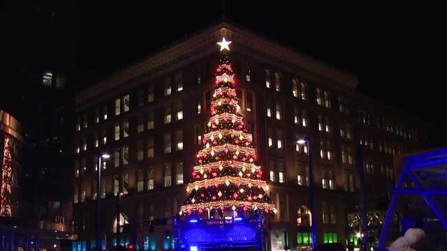 Light Up Night 2025: Thousands celebrate in Downtown Pittsburgh