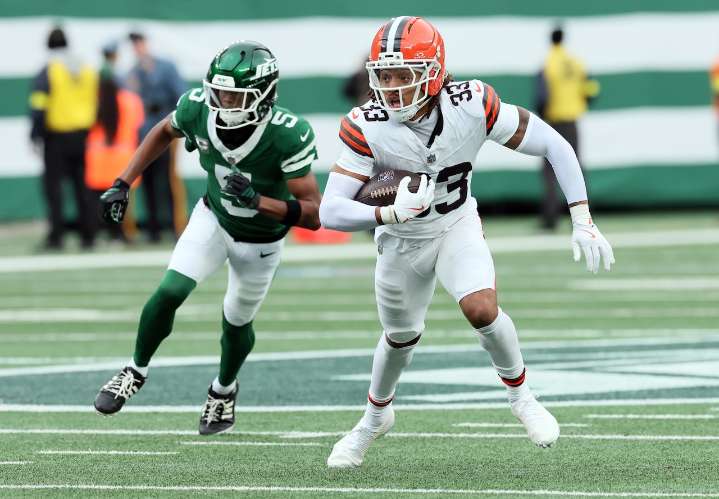 How Myles Garrett, Ronnie Hickman Jr. and the rest of the Browns defense graded vs. the Jets