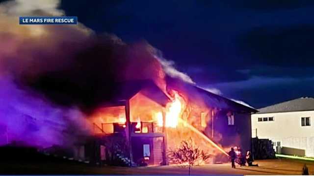 2 Le Mars, Iowa firefighters injured while battling house fire