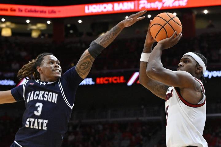 Deadspin | Top 25 roundup: No. 11 Louisville eclipses century mark in romp