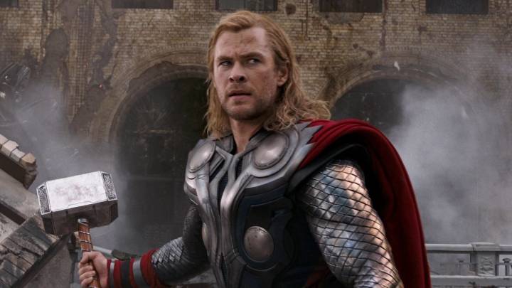 Apparently, Chilling With Mjolnir On The Avengers Sets Was A Big Joke To Chris Hemsworth, Jeremy Renner And Co. Early On