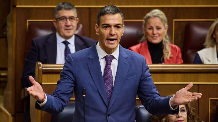 Sánchez, "de cuerpo presente" según Feijóo, asegura que "el tiempo pondrá" a García Ortiz "en su sitio"