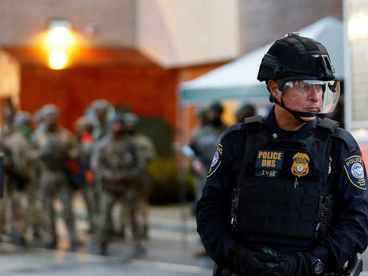 El documento clave que todo migrante debe tener: la guía de emergencia del consulado ante arrestos del ICE