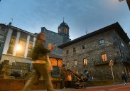 Las campanas que no dejan dormir a Soraluze: el debate entre la tradición y la ley