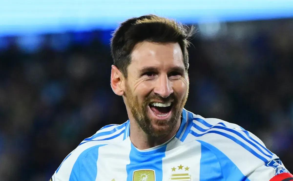 Argentina reveal new shirt for 2026 FIFA World Cup with Lionel Messi in the announcement