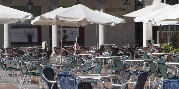 Indemnizarán a una mujer herida por una sombrilla que se voló y condenaron a un bar por el hecho