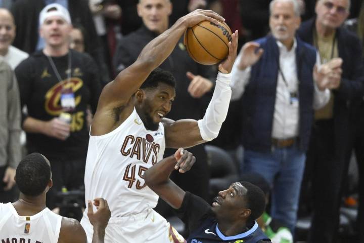 Deadspin | NBA roundup: Cavaliers pull off comeback to edge past Grizzlies