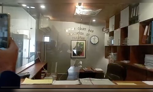 Pakistan Supreme Court: Cylinder blast leaves 12 injured