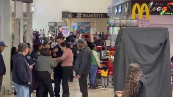 Asalto a Joyería CDMX Hoy: Clientes se Resguardan en Plaza San Jerónimo, Alcaldía Álvaro Obregón