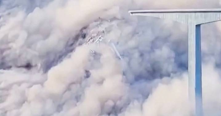 Video shows collapse of newly built bridge in China