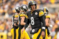 Steelers QB Aaron Rodgers has fracture in wrist but not ruled out Sunday