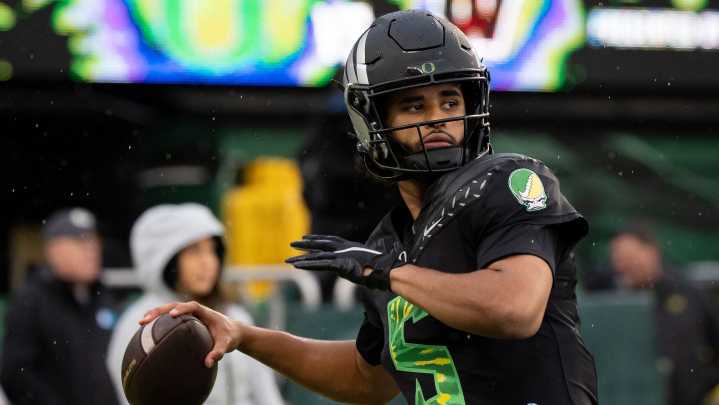 Oregon at Iowa odds, picks and predictions