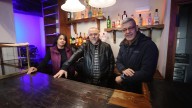 Tres madrileños dejan todo para llevar el bar y la casa rural de un pueblo de Salamanca a cambio de un alquiler mensual de 92 euros