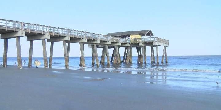 One hospitalized after falling from Tybee Pier, trapped in water for over three hours