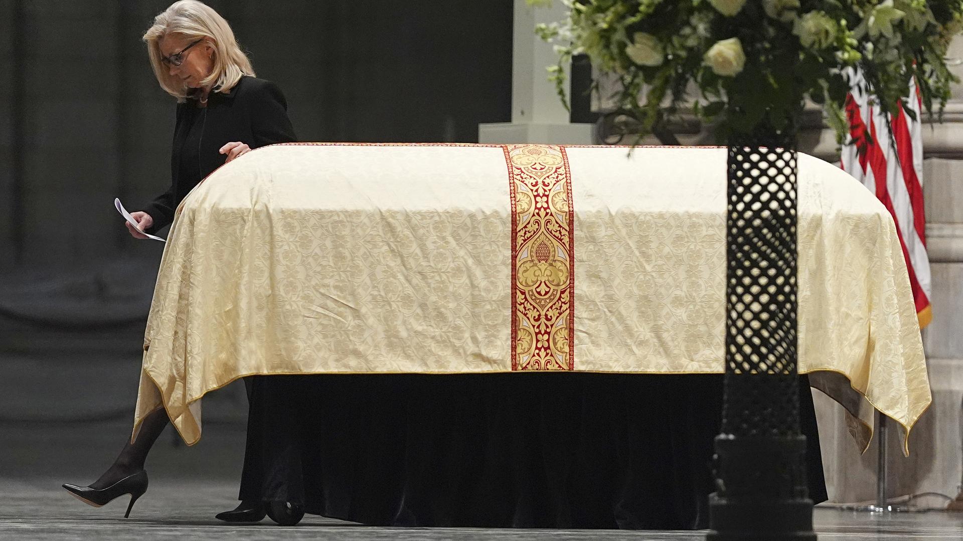 Eulogizing her father, Liz Cheney speaks of the former vice president's love of country over party