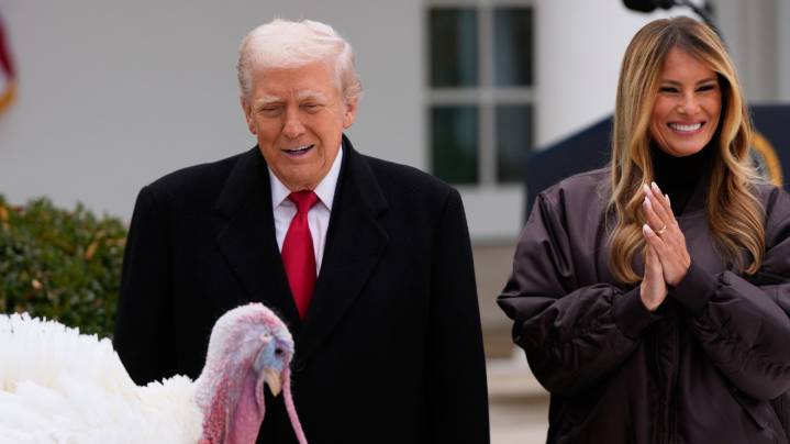 President Trump pardons Gobble and Waddle