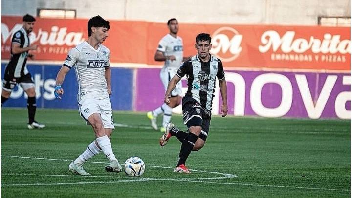 Estudiantes (BA) fue más que Tristán Suárez y también está en las semifinales del Reducido