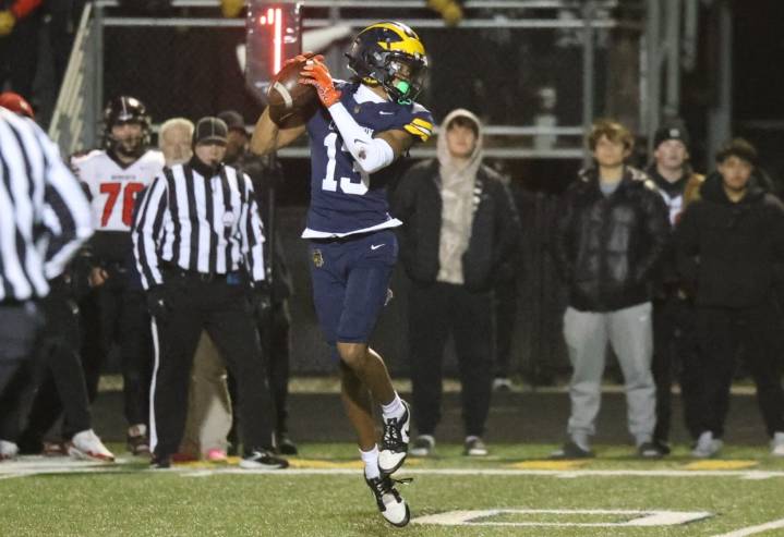 Prep Notebook: Clarkston flashes athleticism ahead of regional showdown with Shamrocks