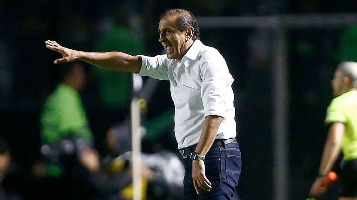 Ramón Díaz seguirá en el Inter de Porto Alegre pese a la paliza y el riesgo de descenso